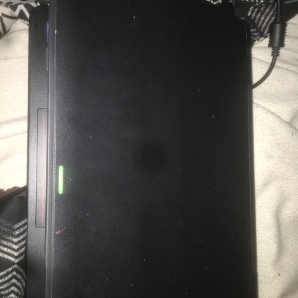 Windows laptop - Picture 2 of 3